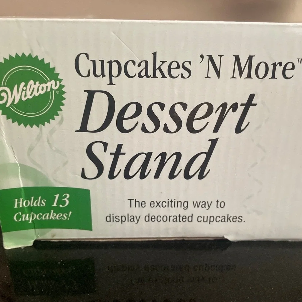 Wilton‎ Cupcakes Dessert Stand Silver Metal 3 Tier 13 Count Spiral 307-831
